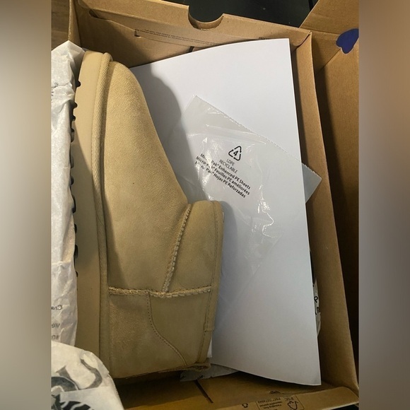 NWT IN BOX UGG Ultra Mini Classic Driftwood Size 10 - Picture 4 of 9